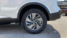 Nissan Qashqai 1.3 DiG-T MH Acenta Premium 5dr Petrol Hatchback